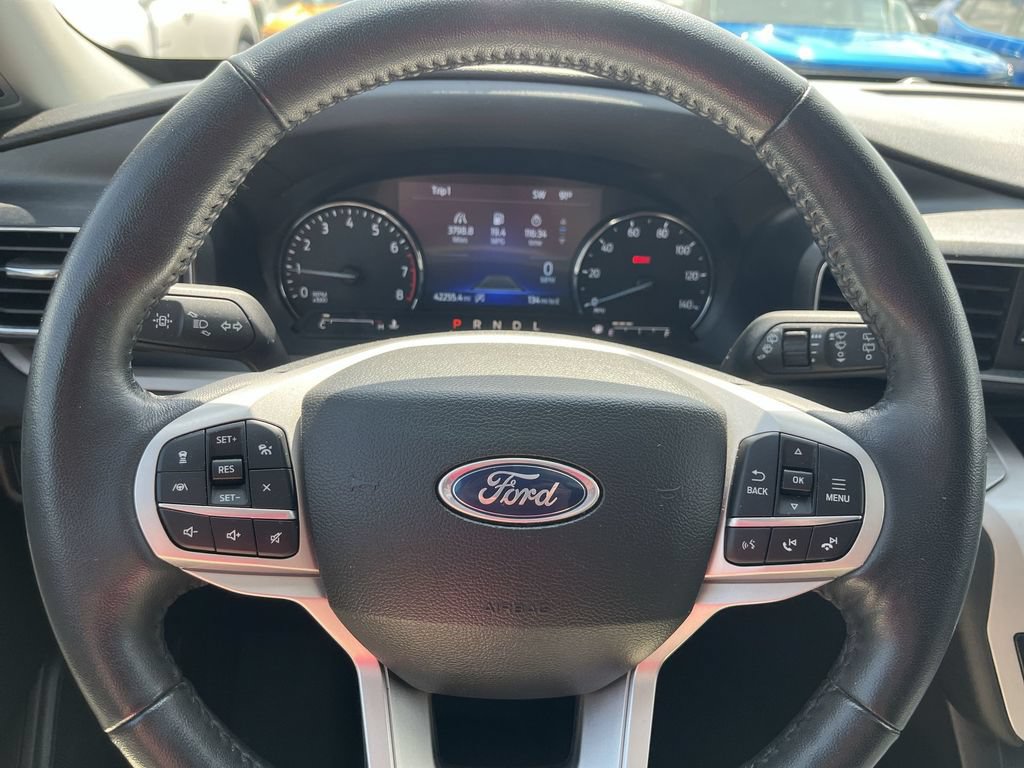 Used 2023 Ford Explorer XLT w/ Equipment Group 202A AWD/4WD image 14