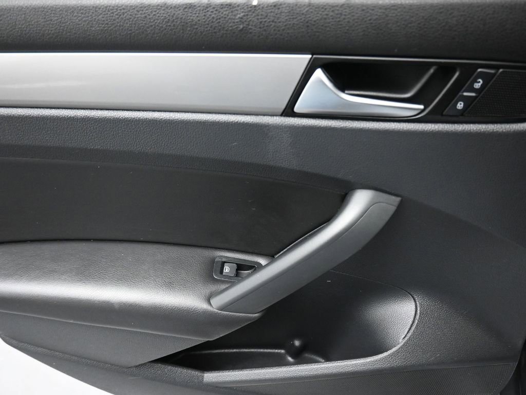 Used 2014 Volkswagen Passat 1.8T Wolfsburg Edition image 27