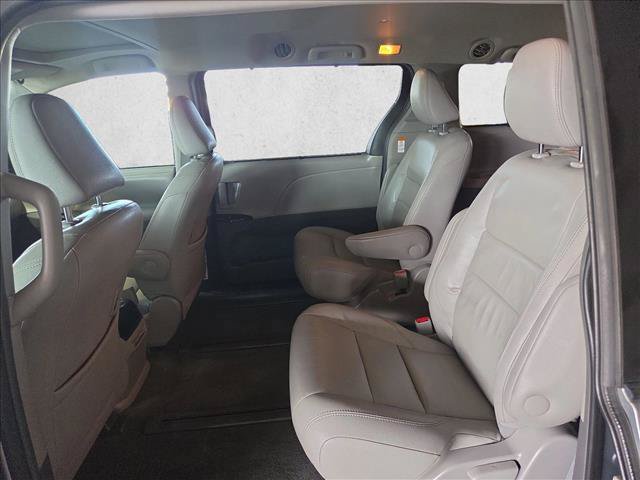 Used 2016 Toyota Sienna XLE w/ XLE Navigation Package AWD/4WD image 17