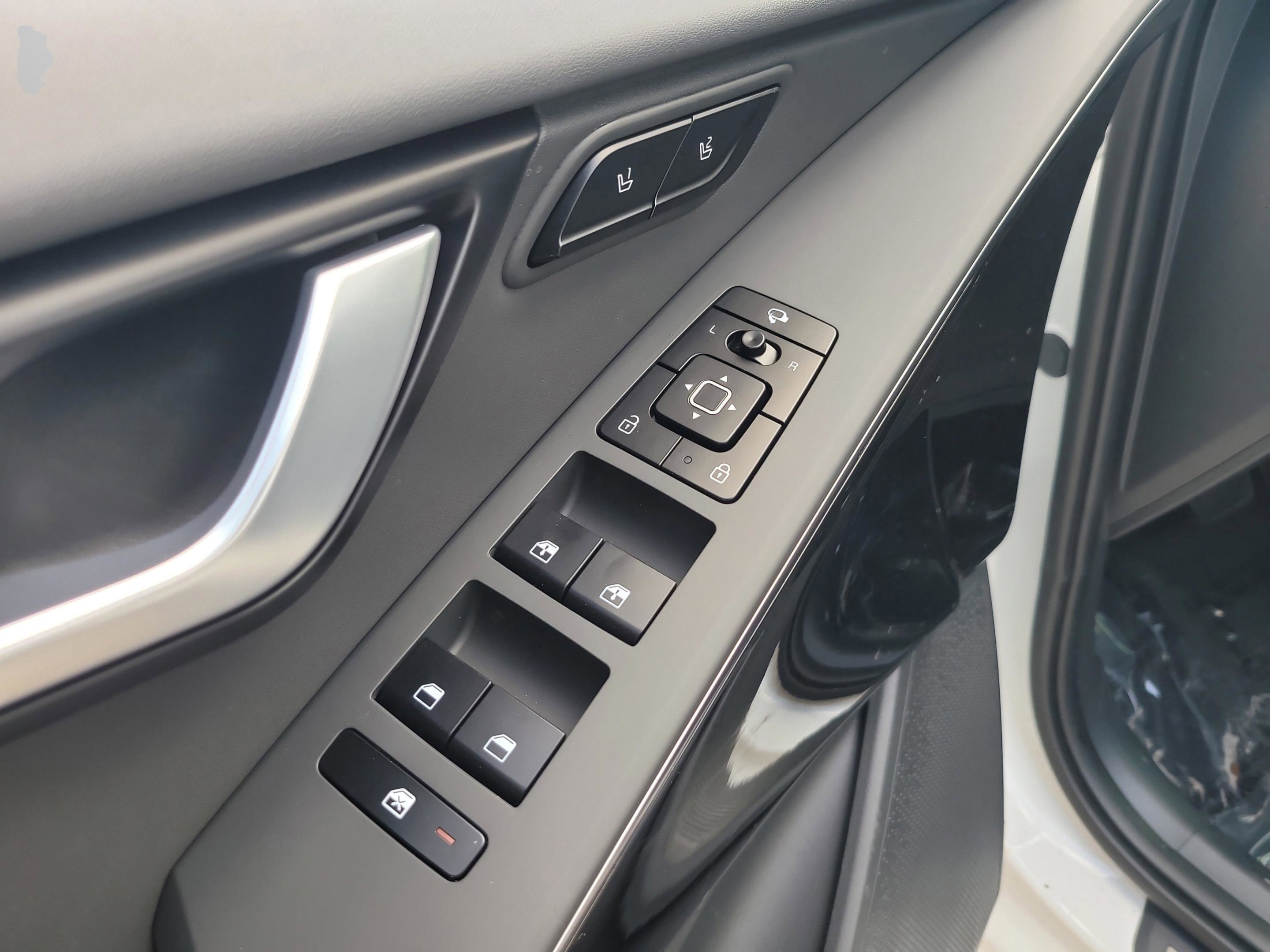 New 2025 Kia Niro SX image 18