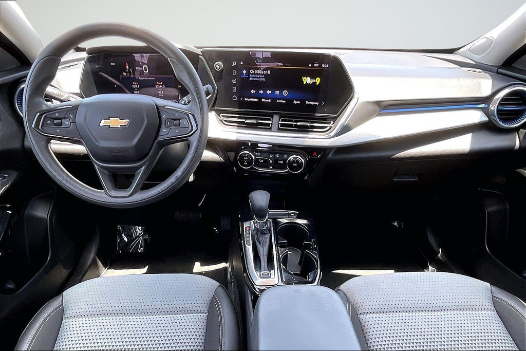 Used 2025 Chevrolet Trax LT FWD image 10