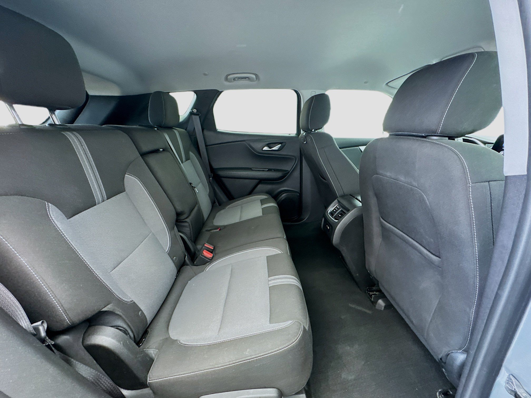 Used 2025 Chevrolet Blazer LT FWD image 18