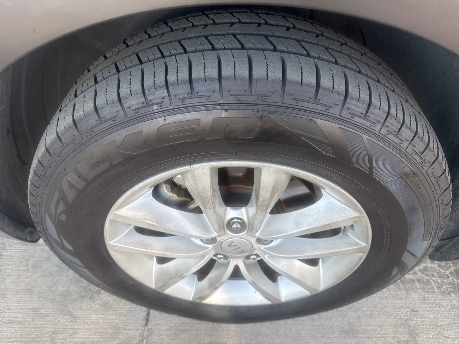 Used 2017 Kia Sorento LX image 3