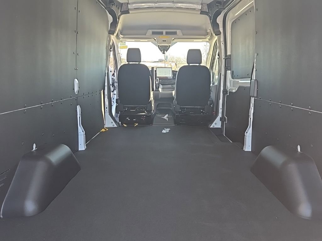 New 2026 Ford Transit 250 148 Medium Roof w/ Load Area Protection Package RWD image 12