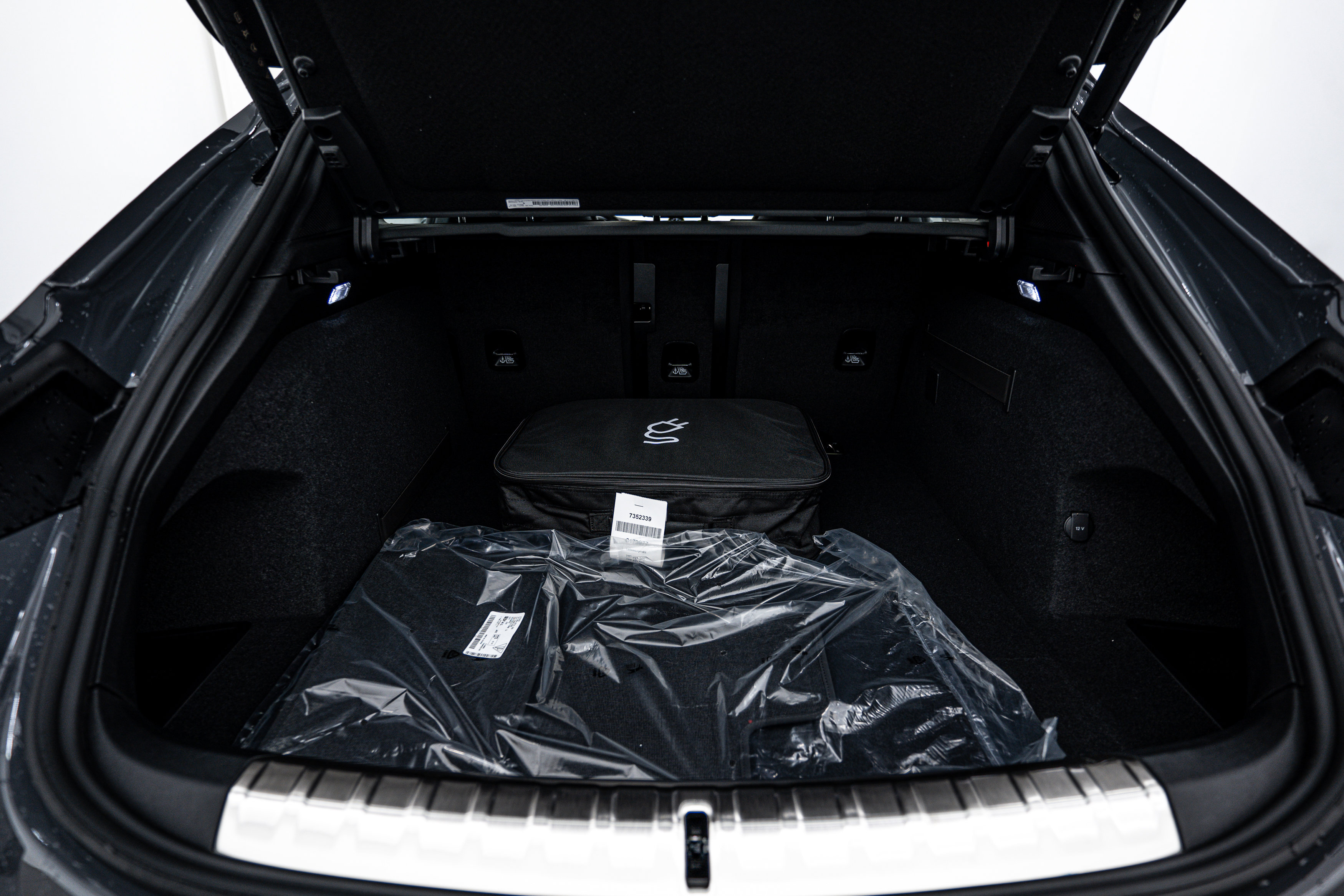 New 2025 Porsche Taycan 4 Cross Turismo image 23