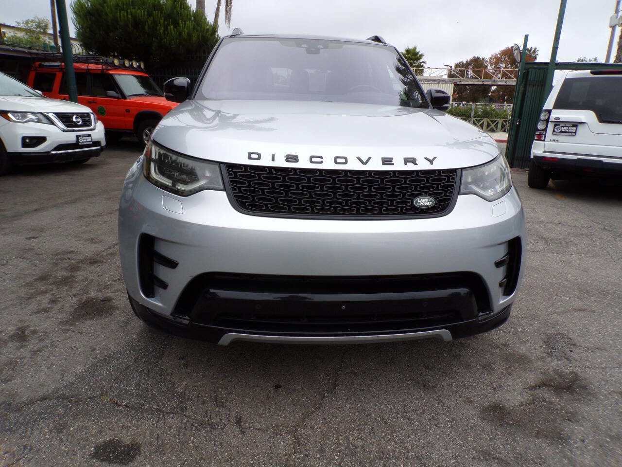 Used 2017 Land Rover Discovery HSE AWD/4WD image 9