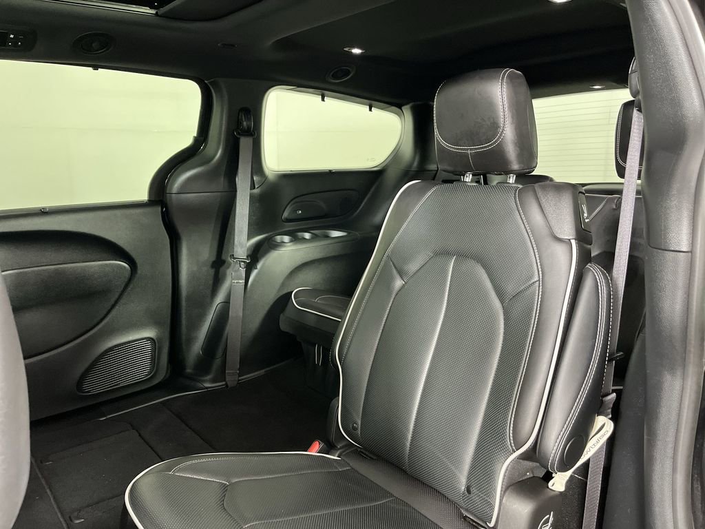 Used 2025 Chrysler Pacifica Limited FWD image 23