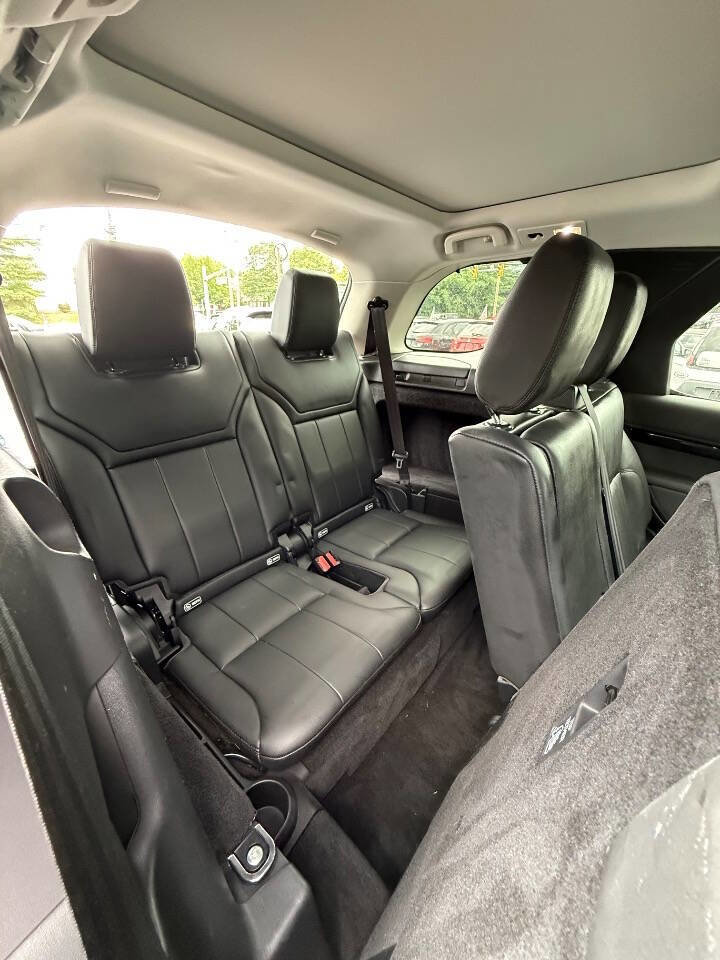 Used 2018 Land Rover Discovery SE image 22