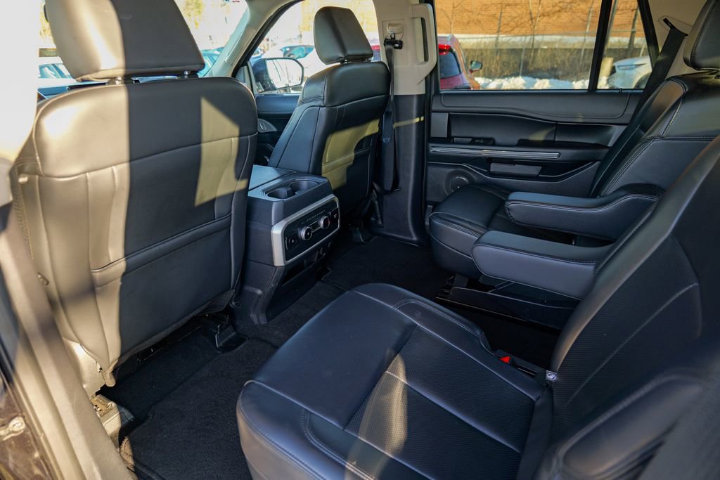 Used 2024 Ford Expedition XLT image 24