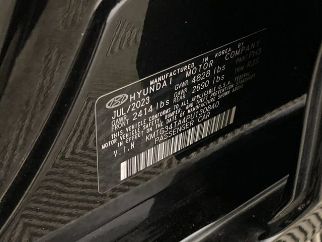 Used 2023 Genesis G70 2.0T image 39