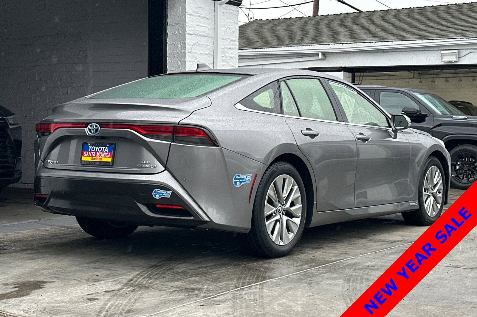Used 2021 Toyota Mirai XLE image 4