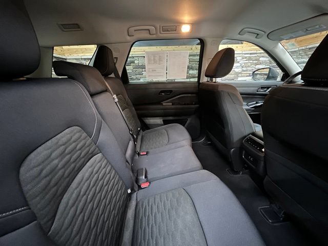 Used 2025 Nissan Pathfinder SV AWD/4WD image 34