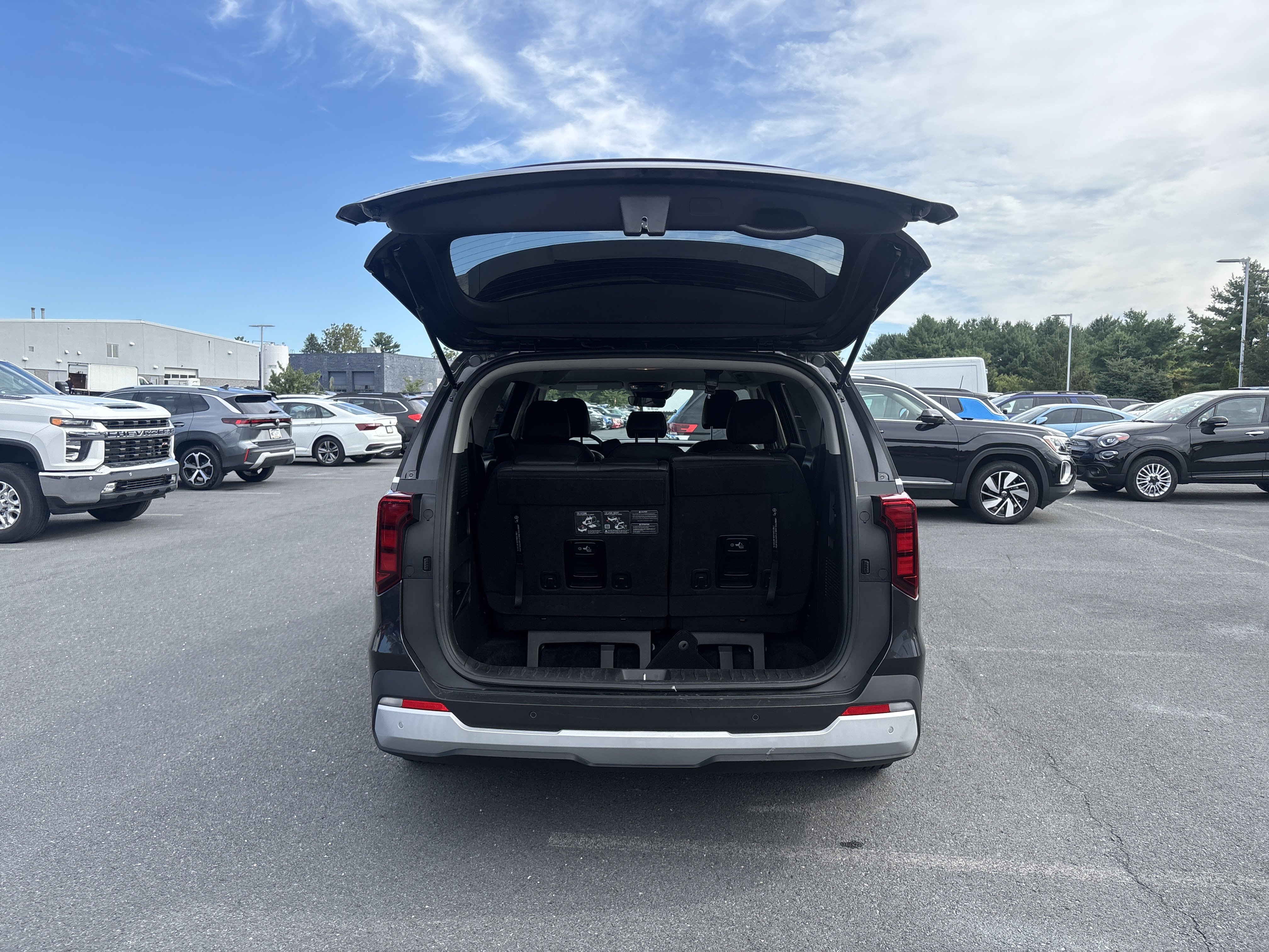 Used 2025 Kia Carnival FWD image 29