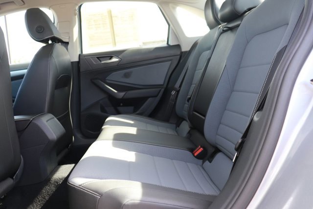 Used 2025 Volkswagen Jetta SE image 12
