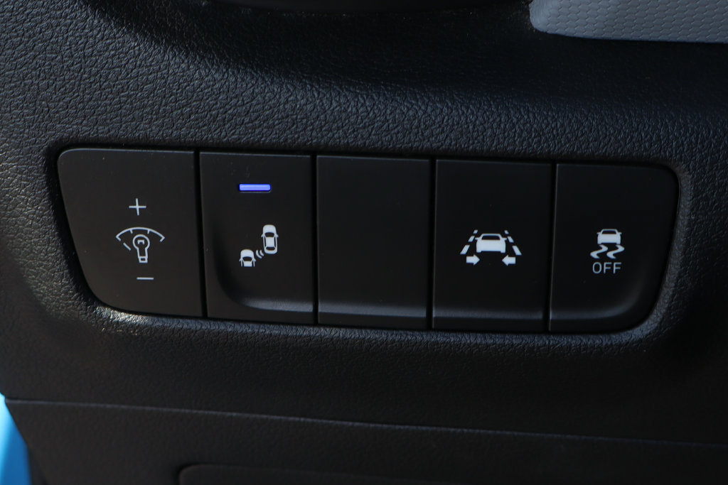 Used 2020 Hyundai Kona Limited AWD/4WD image 22