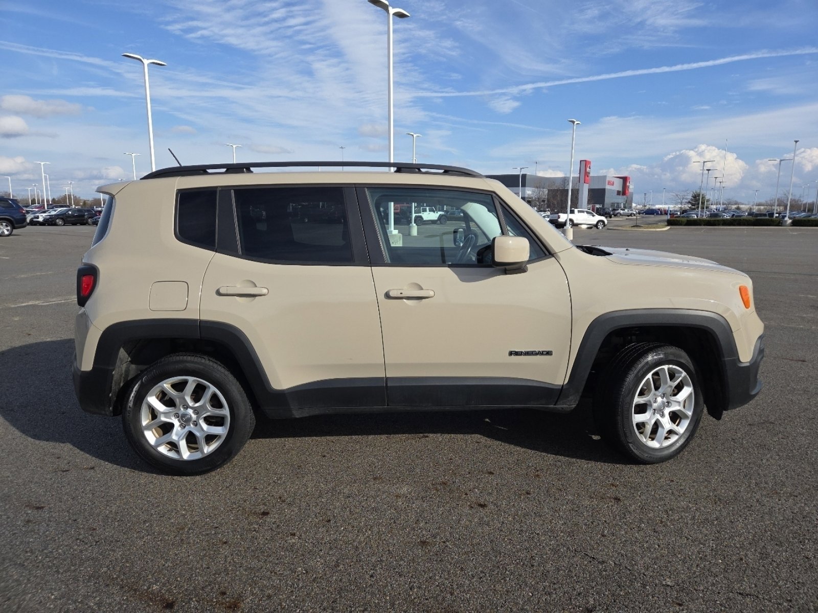 Used 2016 Jeep Renegade Latitude image 19