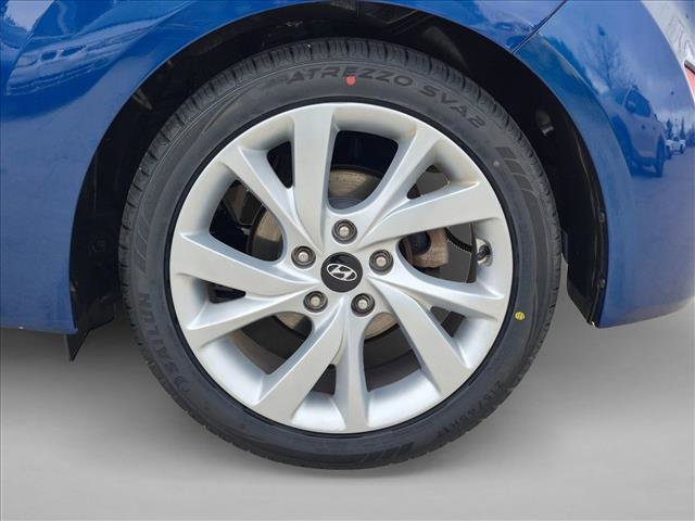 Used 2016 Hyundai Veloster FWD image 21