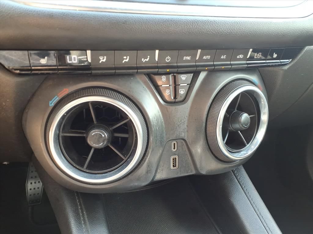 Used 2019 Chevrolet Blazer LT FWD image 25