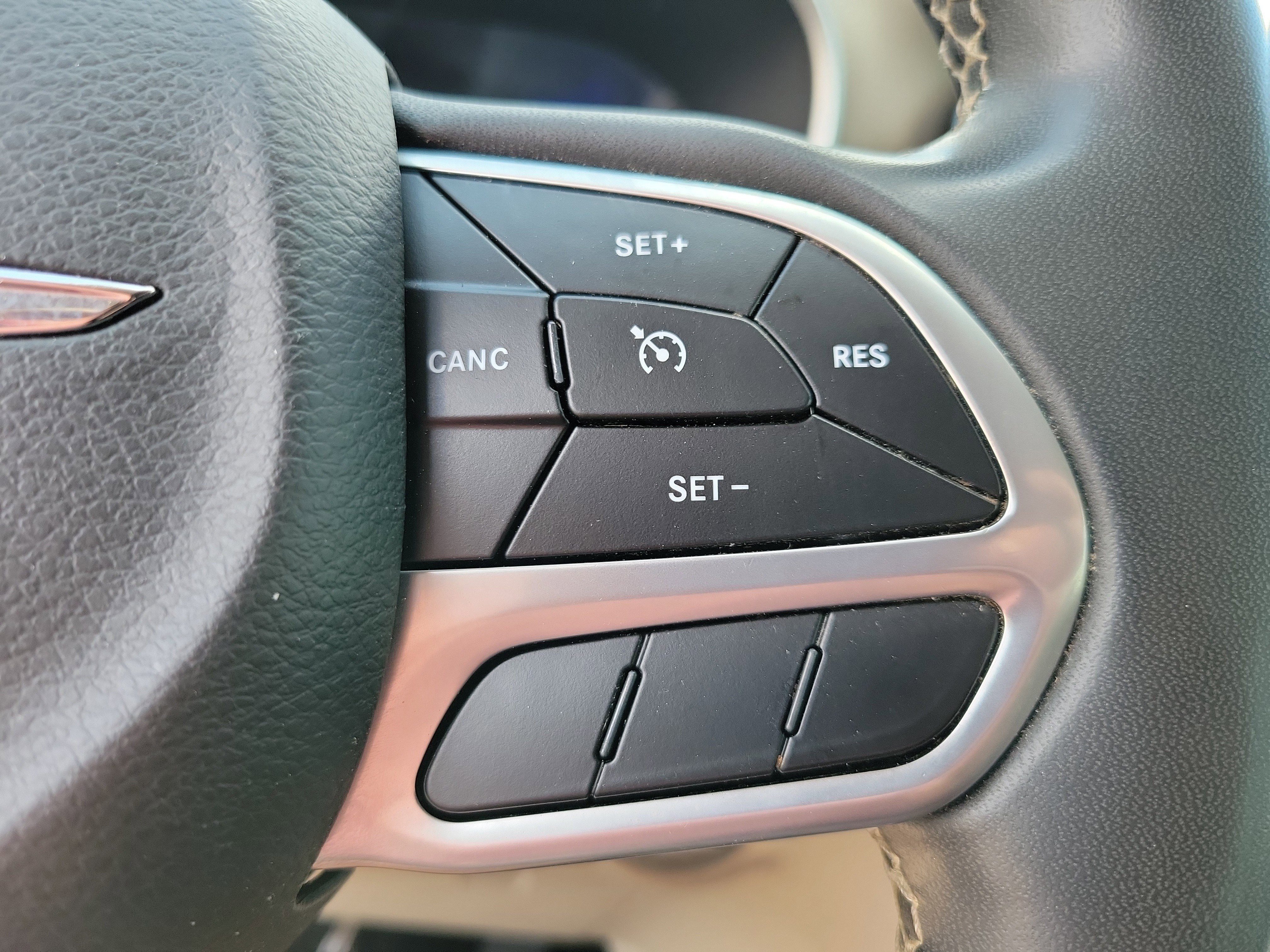 Used 2022 Chrysler Voyager LX image 16