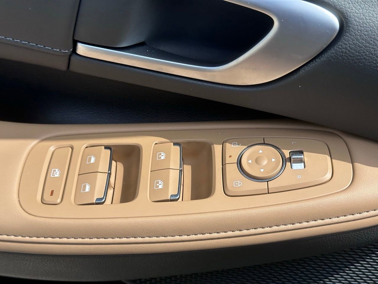 Used 2025 Hyundai Sonata Limited FWD image 25
