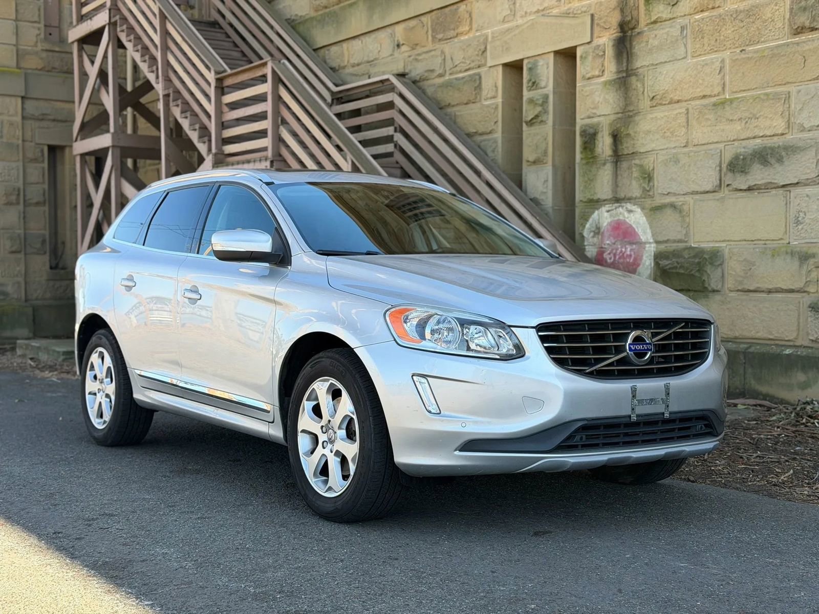 Used 2016 Volvo XC60 T5 Premier w/ Proximity Package AWD/4WD image 2