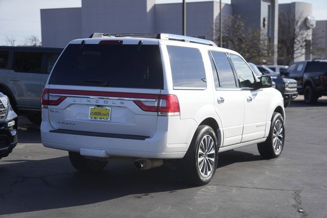 Used 2017 Lincoln Navigator Select image 6