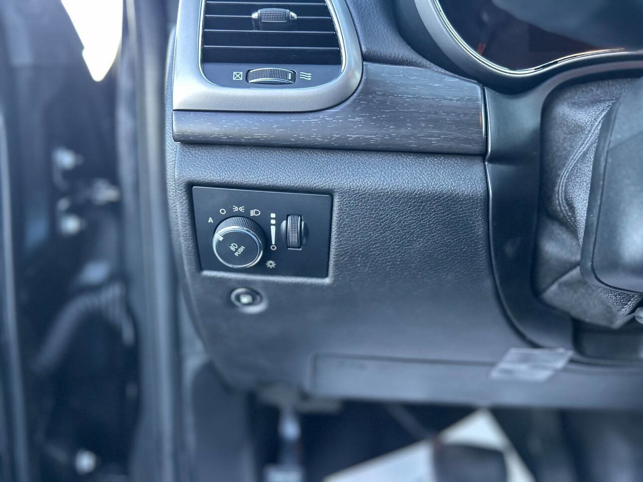 Used 2018 Jeep Grand Cherokee Altitude RWD image 12