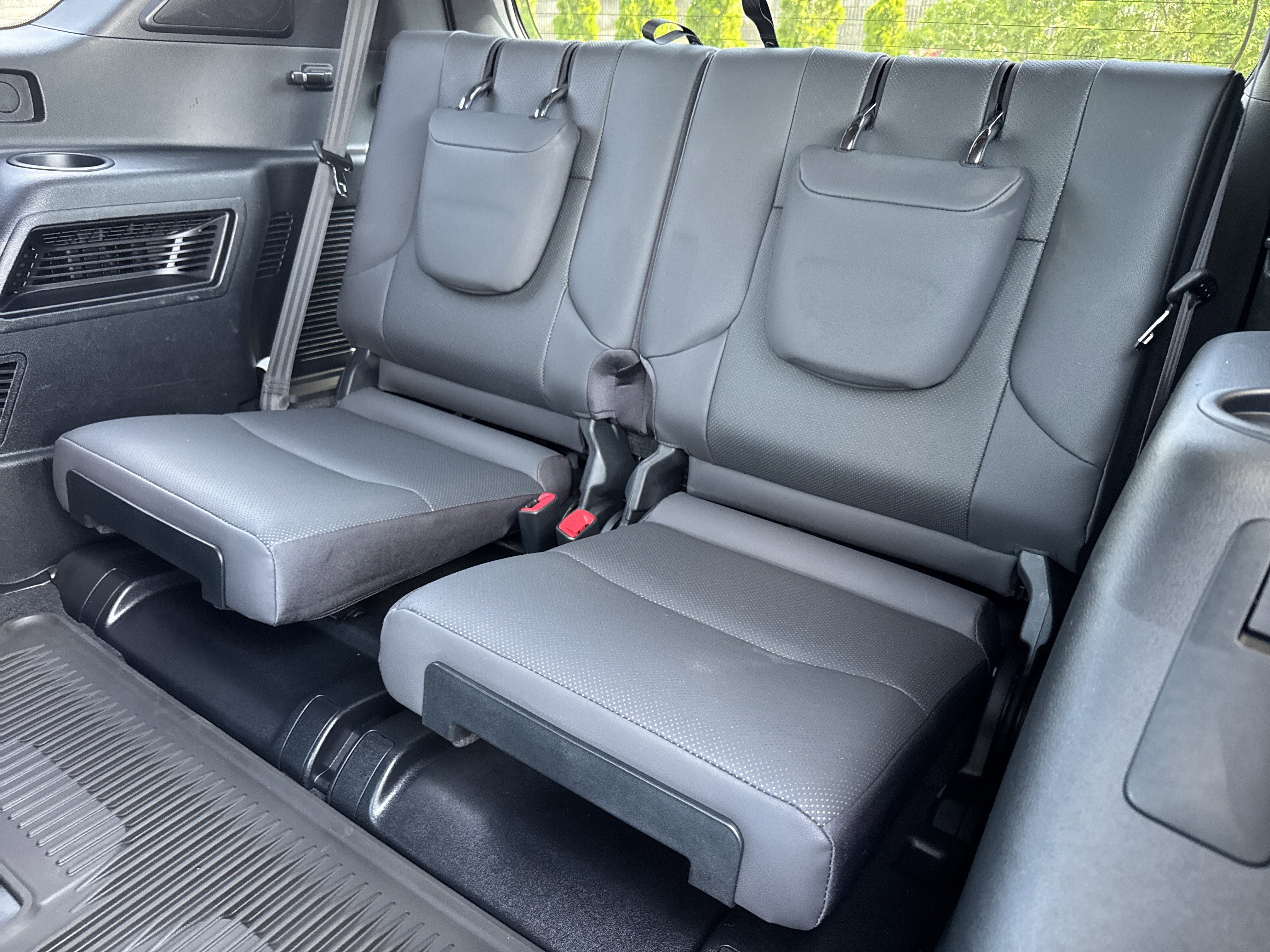 Used 2023 Lexus GX 460 Premium w/ Accessory Package AWD/4WD image 31