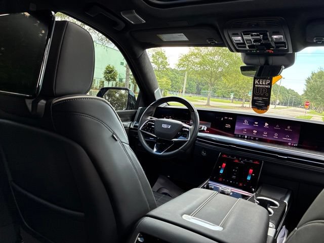 Used 2025 Cadillac Escalade ESV V AWD/4WD image 30