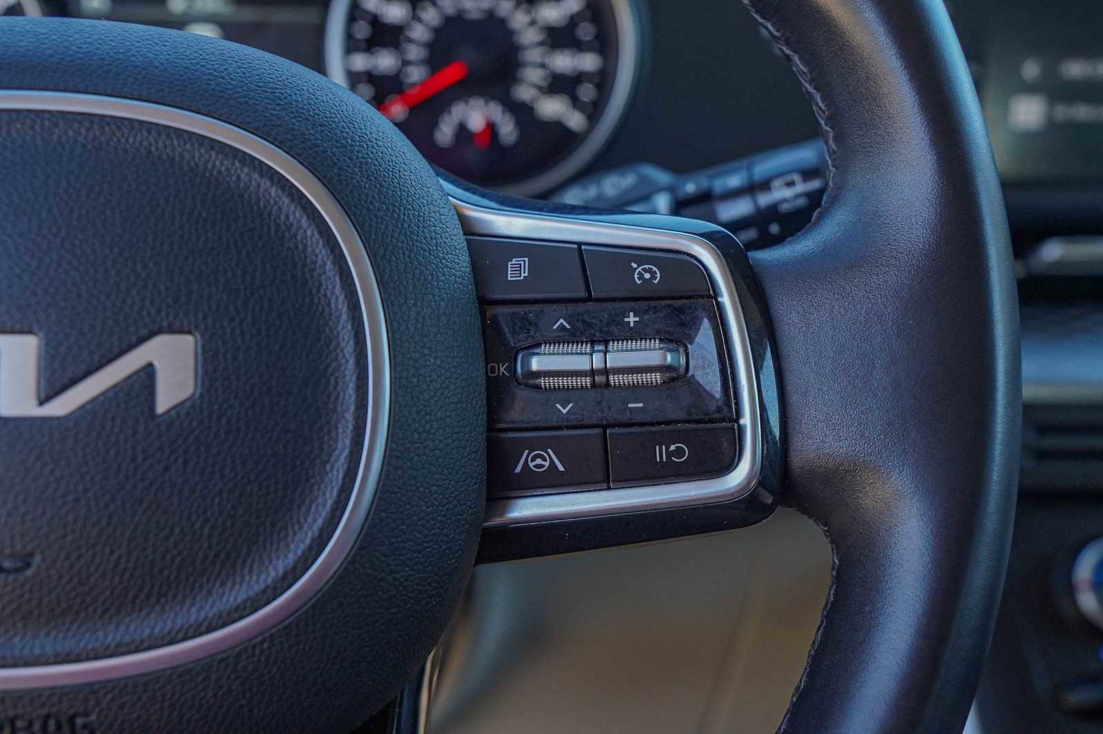 Certified 2024 Kia Carnival LX image 14