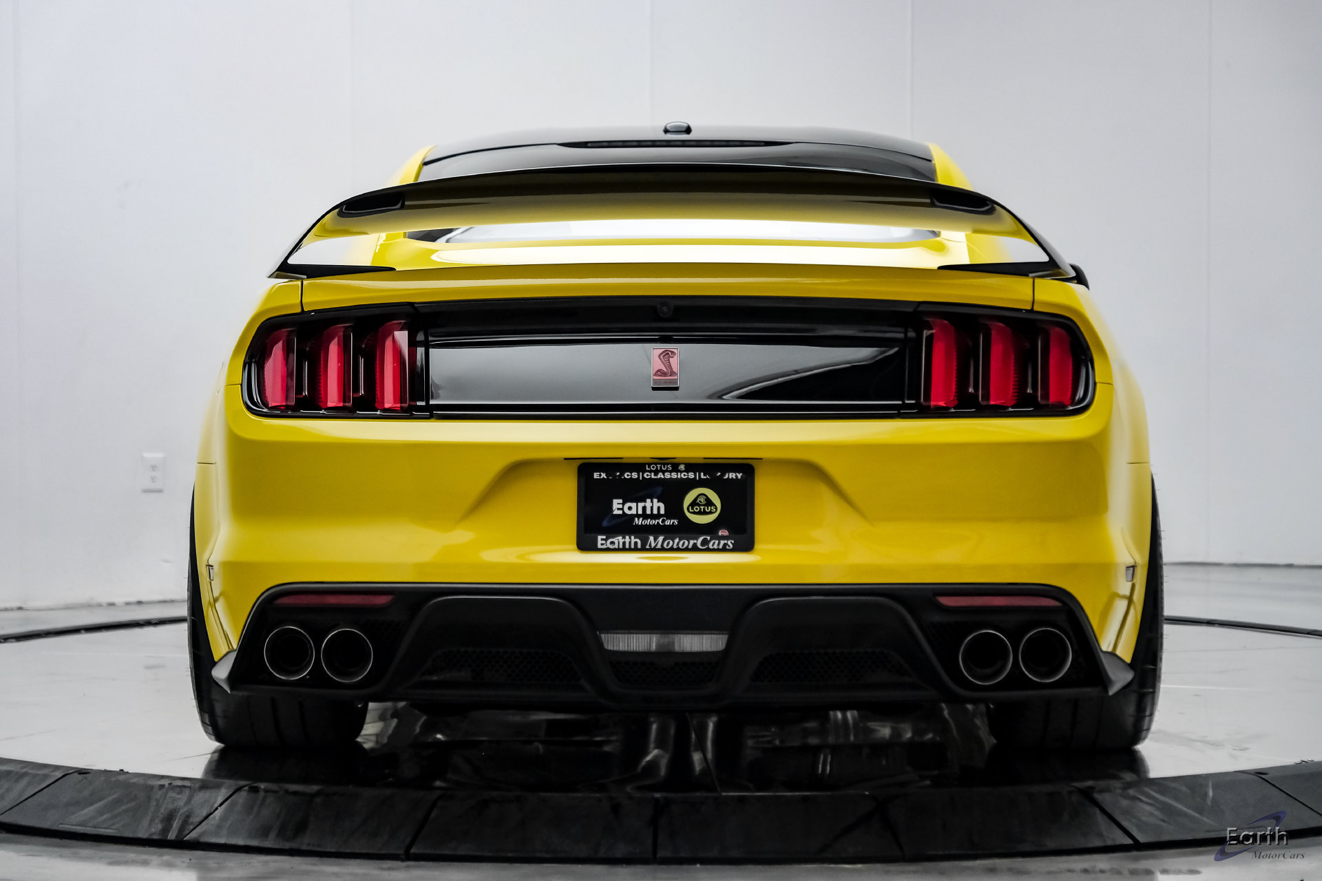 Used 2017 Ford Mustang Shelby GT350R w/ GT350R Equipment Group 920A RWD image 12