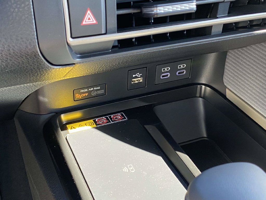 New 2026 Toyota Camry Hybrid FWD image 24