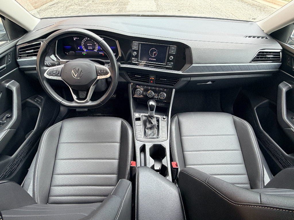 Used 2024 Volkswagen Jetta SE FWD image 16