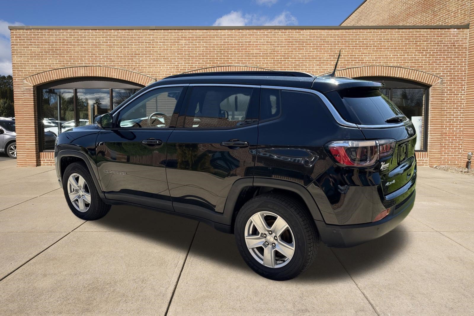 Used 2022 Jeep Compass Latitude w/ Convenience Group AWD/4WD image 11
