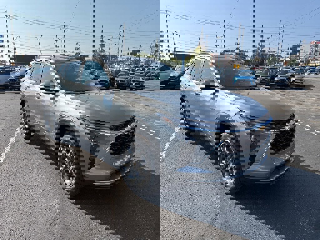 New 2025 Chevrolet Trax LT w/ Driver Confidence Package image 1