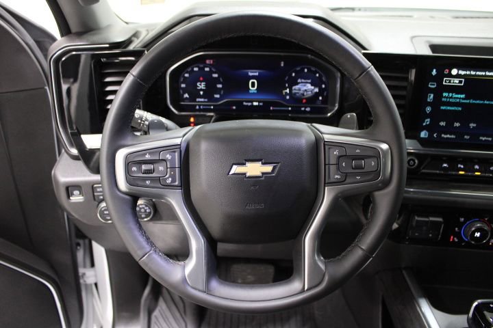 Used 2025 Chevrolet Silverado 1500 LTZ image 40