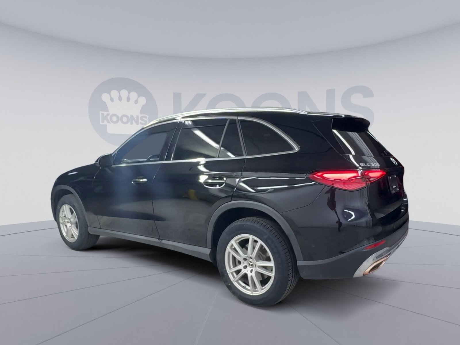 Used 2025 Mercedes-Benz GLC 300 4MATIC image 8