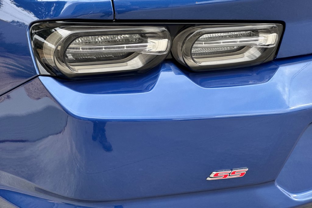 Used 2019 Chevrolet Camaro SS RWD image 31