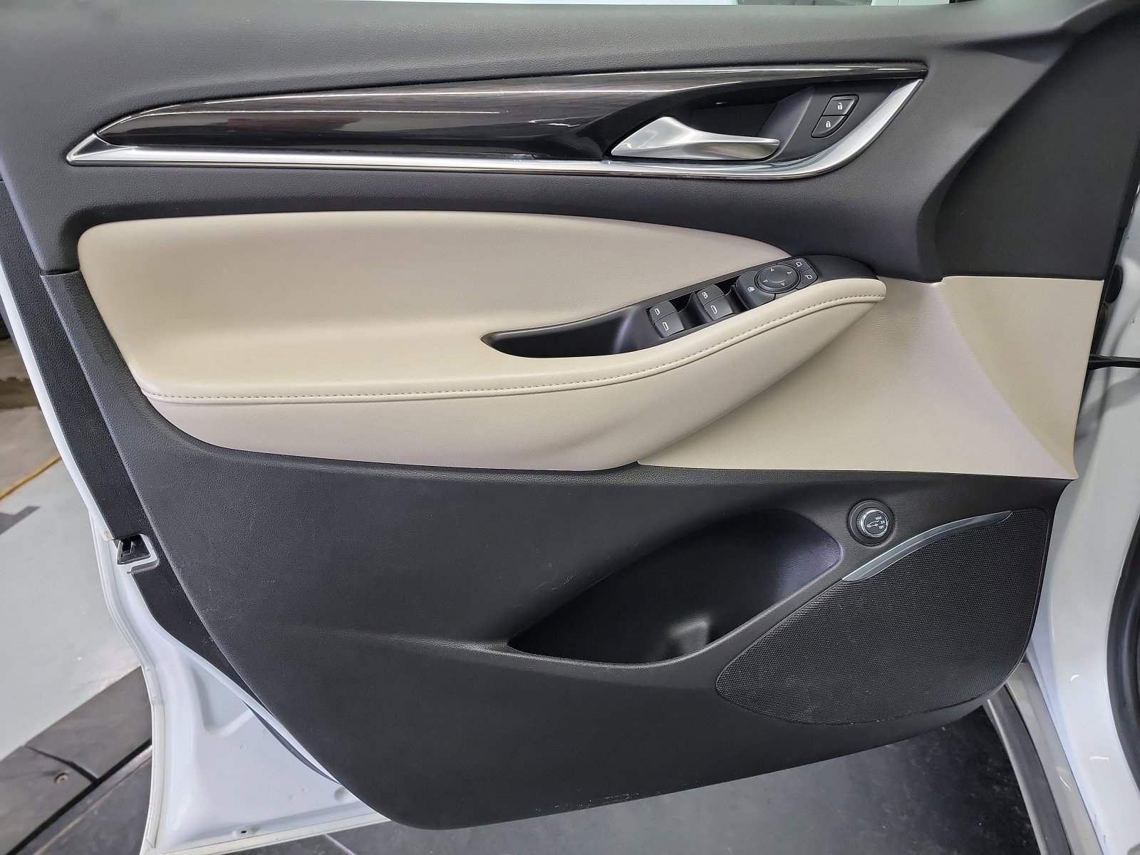 Used 2020 Buick Enclave Essence FWD image 13