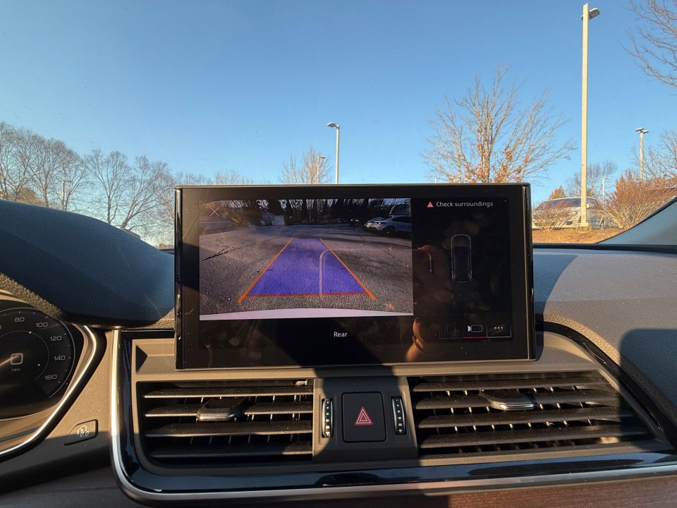 Used 2024 Audi Q5 e Premium w/ Convenience Package image 19