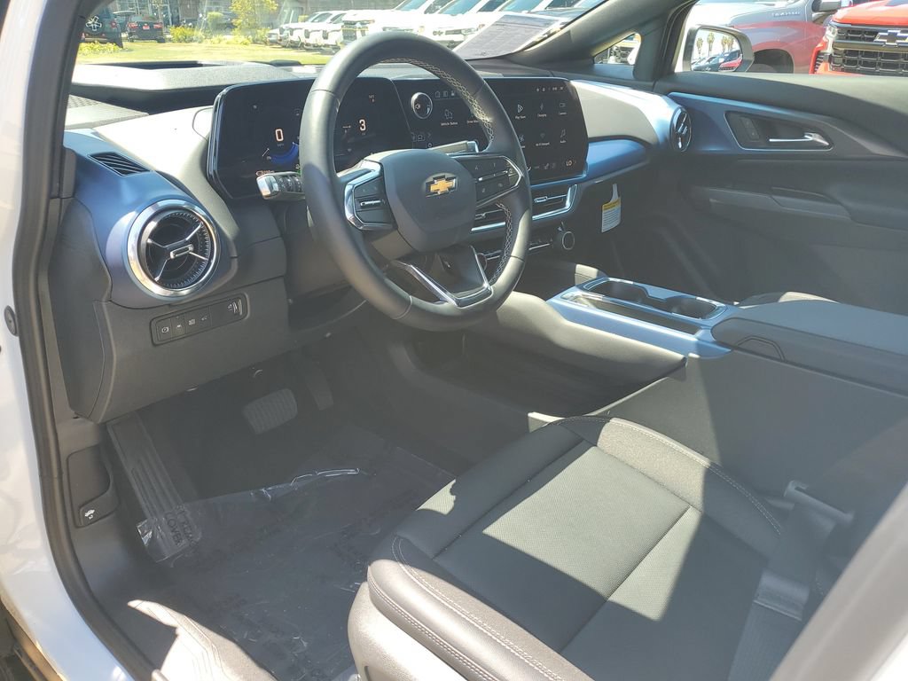 Used 2026 Chevrolet Equinox EV LT w/ Convenience Package II AWD/4WD image 18