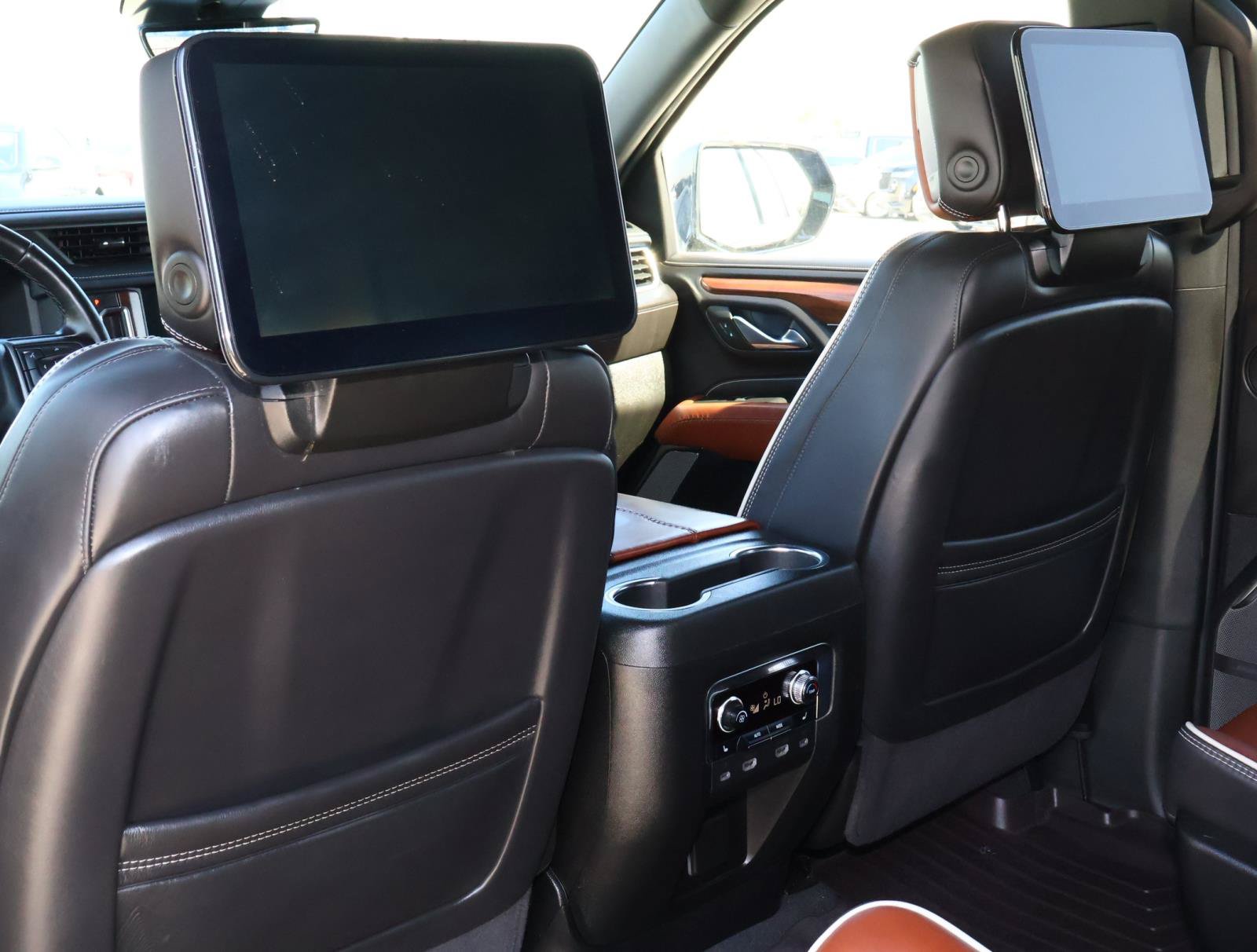 Used 2024 GMC Yukon XL Denali Ultimate AWD/4WD image 18