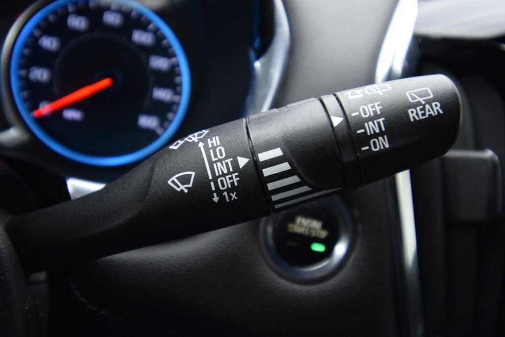 Used 2023 Chevrolet Traverse LT image 36