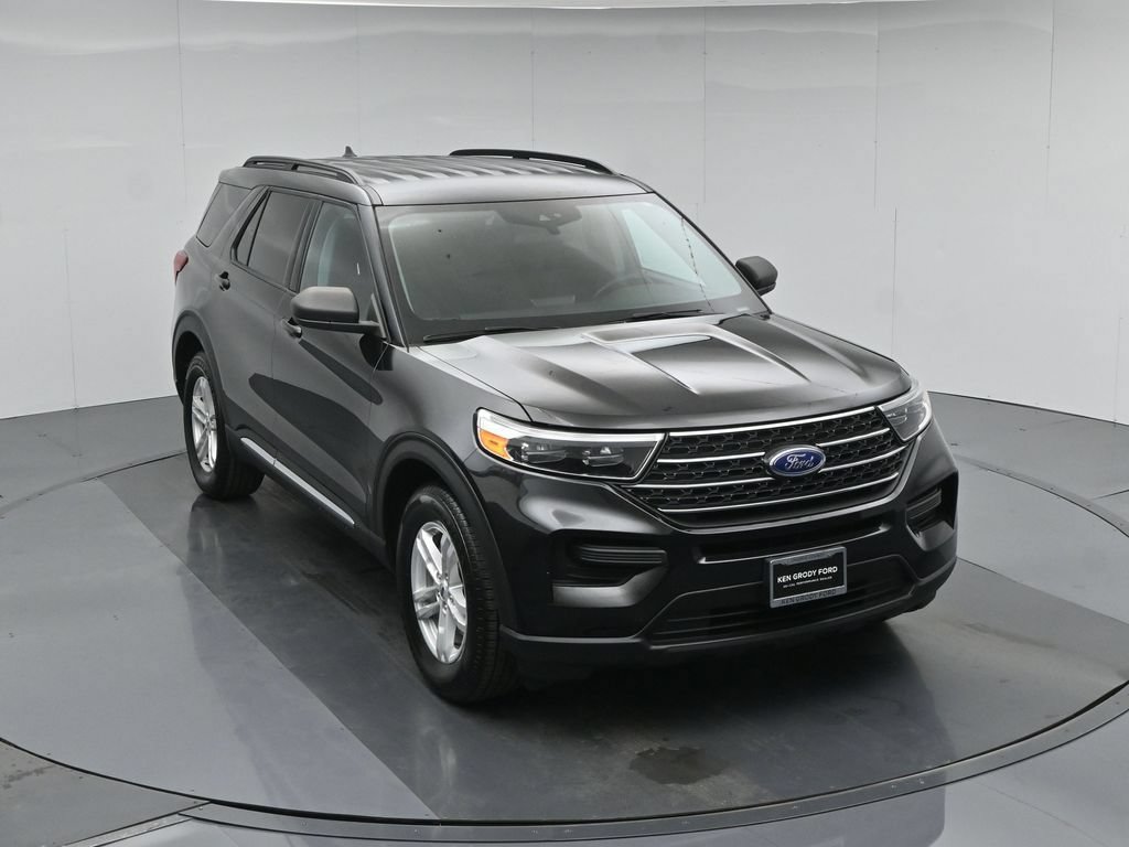 Certified 2024 Ford Explorer XLT RWD image 35