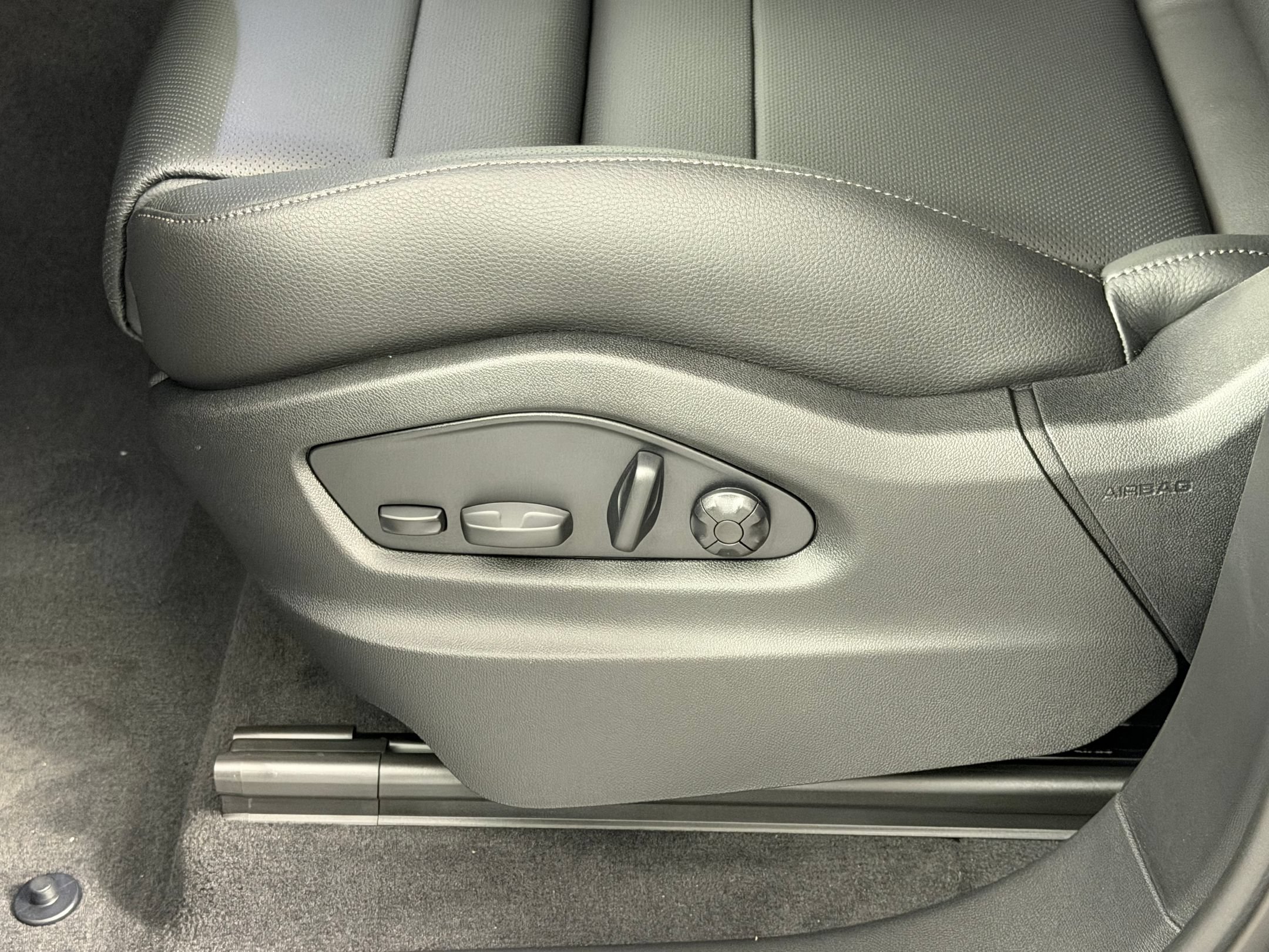 Certified 2026 Porsche Cayenne AWD/4WD image 16