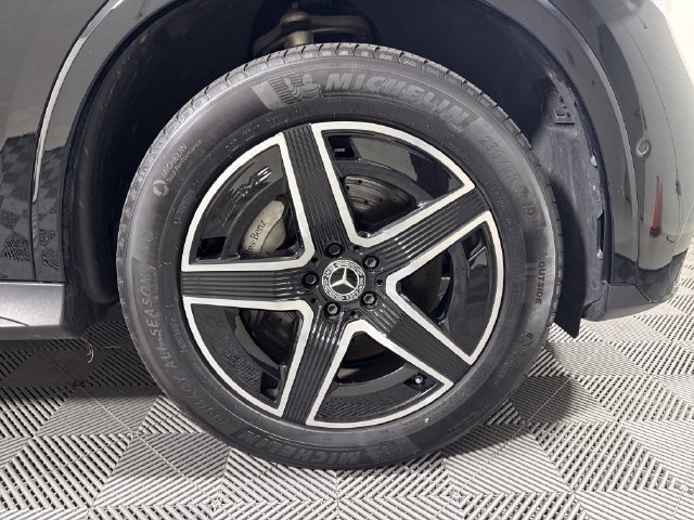Used 2025 Mercedes-Benz GLC 300 4MATIC image 11