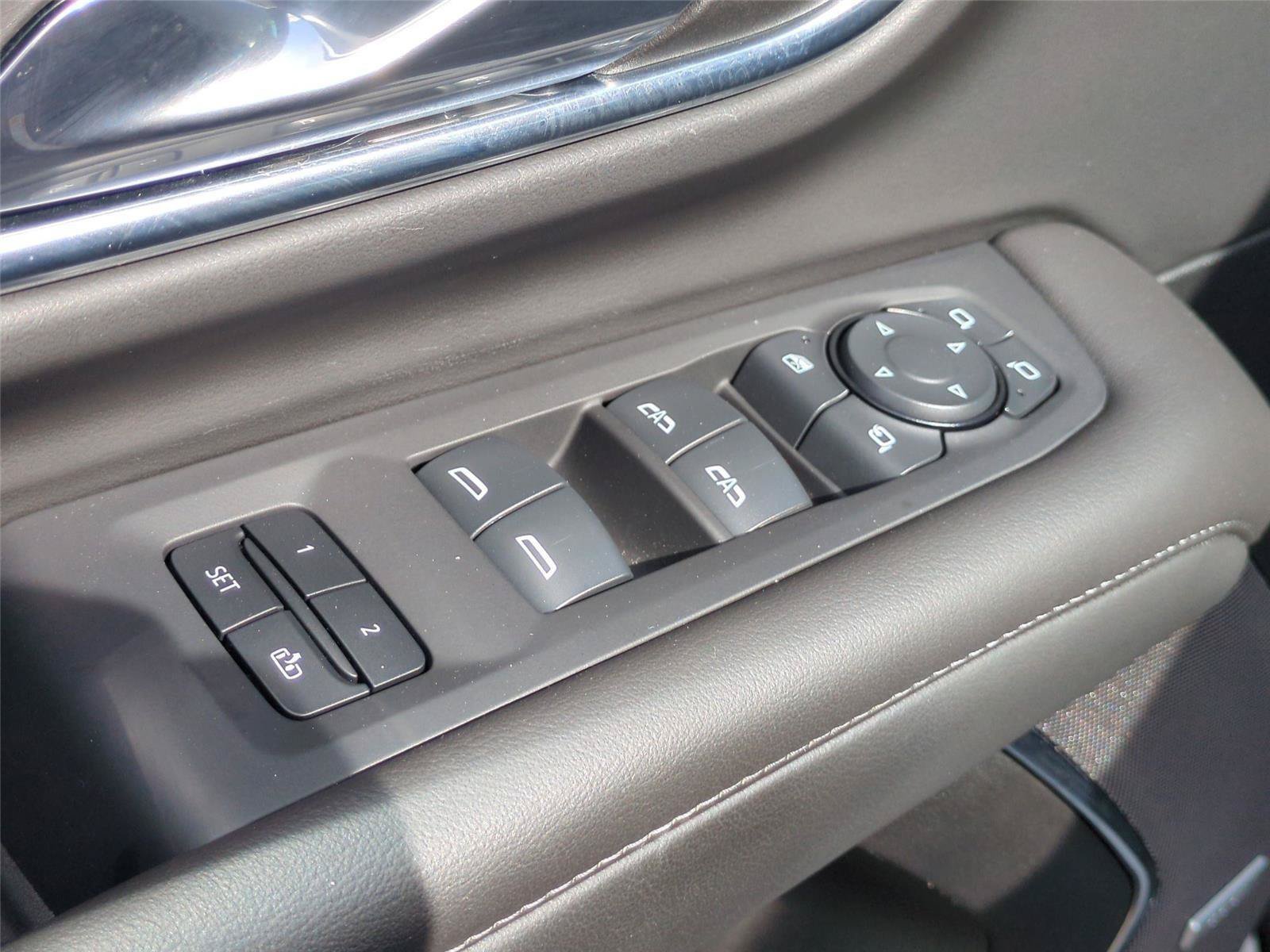 Used 2024 Chevrolet Tahoe Z71 w/ Luxury Package AWD/4WD image 13
