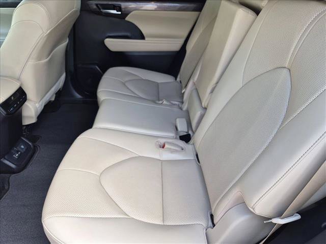 Used 2023 Toyota Highlander Limited FWD image 20