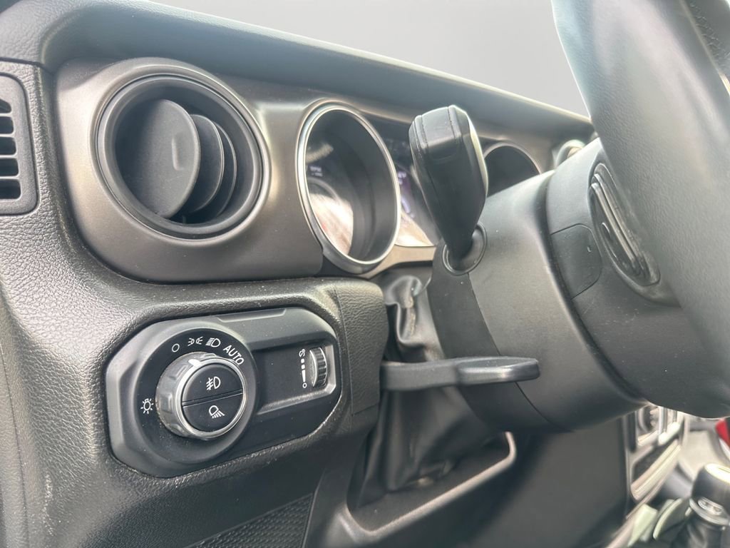 Used 2023 Jeep Gladiator Sport image 15