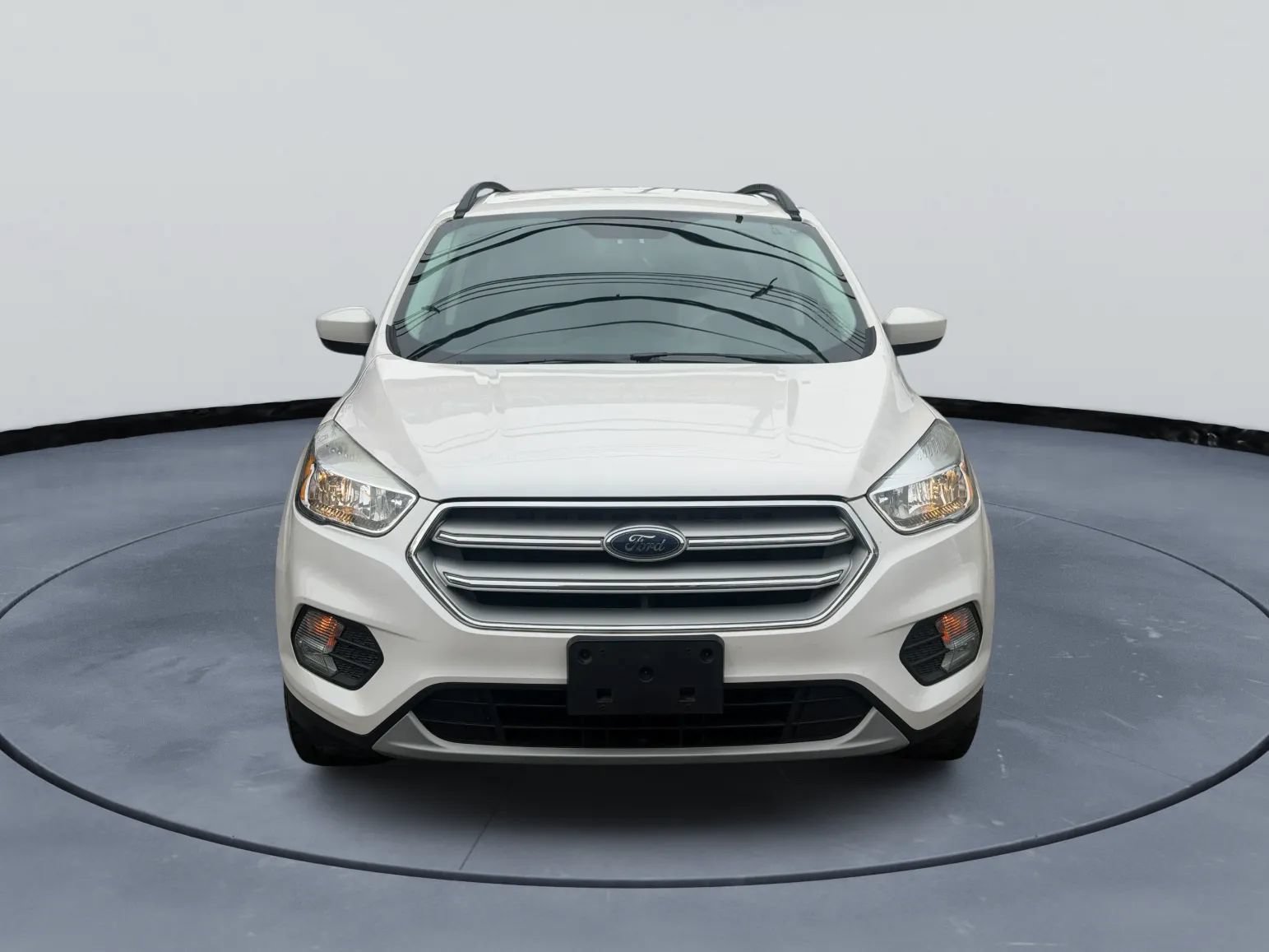 Used 2018 Ford Escape SE FWD image 2